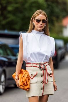 Preppy Mode, Mock Neck And T Shirt, Leisure Fashion, School Clothes, Estilo Preppy, Women Street, Street Style Summer, Fashion Board, Mode Inspo