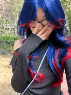 Black With Pink Tips Hair, Outgoing Hairstyles, Fun Colors For Hair, Bleach Ideas Hair, Red And Blue Hair Ideas, Ideas To Dye My Hair, Multi Hair Color Ideas, Black Hair With Pink Tips, Peekaboo Color Hair