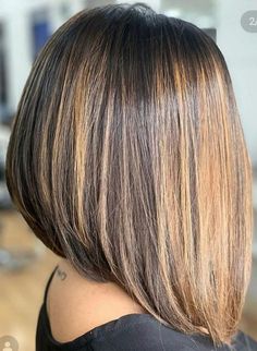 Angled Hair, Sleek Short Hair, Angled Bob Hairstyles, Amazing Hairstyles, Ponytail Hairstyles Easy, Layered Haircuts For Medium Hair, Haircut Pictures, Hairstyles For Girls, Brown Hair With Blonde Highlights