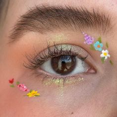 Tedak Sinten, Mehndi Makeup, Nigerian Recipes, Simple Eyeliner, Graphic Eyeliner, Disney Makeup, Make Up Inspo, Cute Eyes