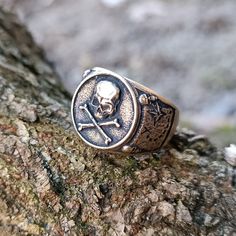 The signet rings are made to order from Italian bronze, silver plated bronze or silver 925 by hand casting. The human skull and crossbones also called Jolly Roger is a famous Pirate symbol. On sides of the ring is depicted Treasure map with compass. This ring is designet as cool ring for men who likes skull jewelry. The ring shipped in wooden jewelry gift box. approximate weight: 19 gm | 0.67 oz Pirate Symbols, Pirate Ring, Famous Pirates, Hand Casting, Cool Rings For Men, Pirate Jewelry, Skull Wedding Ring, Mens Skull Rings, Pirate Skull