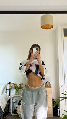 Thong And Sweatpants Outfit, Causual Outfits, Streetwear Fashion Women, Dance Outfits, Comfy Outfits, Milan Fashion Week