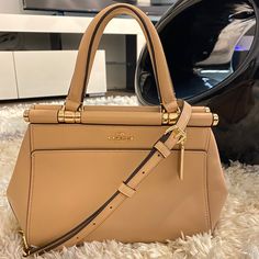 I’m Selling My Authentic Coach Purse Handbag It’s Basically New, Just Used For Maybe A Month! Coach Purse, Coach Purses, Michael Kors Jet Set, Kate Spade Top Handle Bag, A Month, Coach Bags, Purses And Handbags, Satchel, Top Handle Bag