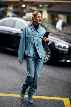 Discover the one style of jeans I’m obsessed with right now—find out why they’re my go-to for effortless, chic looks! Photo: Launchmetrics Spotlight Week In Paris, Denim Street Style, Street Style Paris