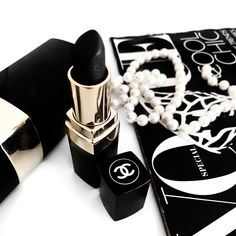 Vintage Wealth Aesthetic, Aesthetic Fragrance, Rich Old Money, Vogue Aesthetic, Perfume Aesthetic, Chanel Aesthetic, Aesthetic Black And White, Glam Aesthetic, Chanel Black And White