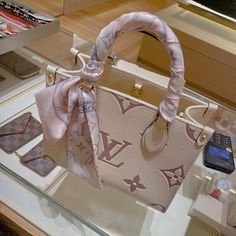 Lui Vuitton Aesthetic, Designer Bags Aesthetic, Designer Handbags Aesthetic, Louie Vuttion