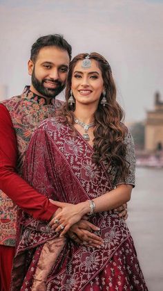 Couple Photoshoot Clothing Ideas, Engagement Pictures Indian, Poses For Engagement Pictures Indian, Anniversary Poses Ideas Couple Pics, Wardrobe Planner For Indian Wedding, Reception Photography Poses, Engagement Photo Poses Indian, Engagement Photos Ideas Indian, Poses For Engagement Pictures