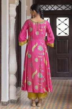 Shop for Rajiramniq Fuchsia Silk Floral Print Kurta Set for Women Online at Aza Fashions Pink Dresses With Printed Motifs For Diwali, Pink Dress With Printed Motifs And Traditional Drape, Pink Art Silk Straight Kurta Dress, Pink Anarkali Set With Printed Motifs For Festive Occasion, Pink Anarkali Kaftan For Festivals, Pink Chanderi Dress With Printed Motifs, Pink Anarkali Kaftan For Festive Occasions, Festive Pink Anarkali Set With Printed Motifs, Designer Traditional Wear In Pink With Printed Motifs