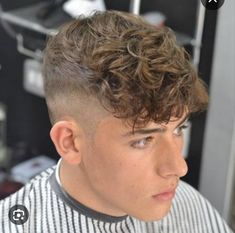 What Haircut Should I Get, Medium Fade Haircut, Diamond Face Hairstyle, Mens Hairstyles Curly, Curly Hair Fade, Face Shape Hairstyles, Diamond Face, Mens Haircuts Fade