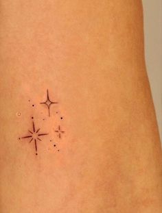 a small star tattoo on the back of a woman's stomach