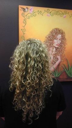 Balayage On Curly Hair, 2018 Hair, Natural Curly Hair Cuts, Kimmy Schmidt, Big Hair Dont Care, Blonde Curls, Beautiful Curly Hair, Curly Hair Inspiration