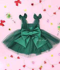 Emerald green dress girls dress  birthday baby dress birthday girl dress Christmas baby dress first birthday dress baby dress short baby dress dress with bow pageant baby dress Christmas photoshoot tulle baby dress green girl dress This is beautiful  baby girl dress with bows have very original fashionable design and made of high-quality tulle will be perfect for any celebration... birthday, wedding, parties, Christmas, photography, Valentine's Day, dance, evening, flower girl  dress, ball gown, festivals wear, dance, dress-up, fairy & princess costumes or other special occasional events.    All our dresses are made with great love and care. We stand behind our work. Highest quality and 100% satisfaction guaranteed service. We proudly believe in our product's softness, durability and quali Green Flower Girl Dresses, Fairy Princess Costume, Girl Green Dress, Baby Birthday Dress, Emerald Green Dress, Christmas Dress Baby, First Birthday Dresses, Emerald Green Dresses