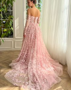 Pink Mermaid Gown, Party Gowns Elegant, Gown With Overskirt, Tulle Pattern, Dubai Evening, Bolo Barbie, Pink Luxury, Decoration Flowers, Mermaid Evening Gown