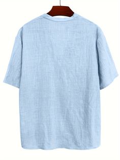 Lässige Eleganz für den Sommer: Unser weißes Herren Henley-T-Shirt mit tiefem Ausschnitt ist die perfekte Kombination aus Stil und Komfort. Dieses kurzärmelige T-Shirt bietet dir einen modernen Look mit einem markanten Henley-Ausschnitt, der deinem Outfit eine besondere Note verleiht. Ideal für warme Tage, lässt sich dieses T-Shirt mühelos mit verschiedenen Freizeitoutfits kombinieren. Modernes Design und bequeme Passform:Tiefer Henley-Ausschnitt: Der tiefe Henley-Ausschnitt mit Knopfleiste sorgt für einen lässigen, aber dennoch stilvollen Look und lässt sich einfach an deine Stimmung und den Anlass anpassen. Schlichtes, vielseitiges Design: Das einfarbige Design macht dieses T-Shirt zu einem vielseitigen Kleidungsstück, das du problemlos mit Jeans, Shorts oder Chinos kombinieren kannst. P Plain V-neck Shirt For Summer, Summer Cotton V-neck Short Sleeve Shirt, Cotton V-neck Short Sleeve Shirt For Summer, Summer Plain T-shirt In Relaxed Fit, Plain Relaxed Fit T-shirt For Summer, Summer Relaxed Fit Plain T-shirt, Relaxed Fit Solid Color T-shirt For Summer, Solid Half Sleeve T-shirt For Summer, V-neck T-shirt For Summer