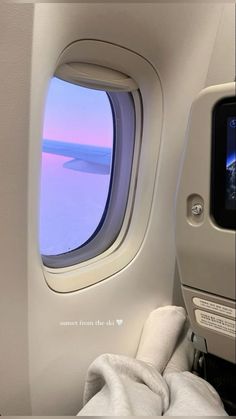 an airplane window looking out at the ocean