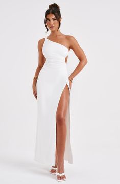 Alecia Maxi Dress - White – BABYBOO One Shoulder White Dress, Homecoming Dresses Corset, Midi Dress Wedding Guest, Dinner Dresses, Long Sleeve Homecoming Dresses, Dresses Flowy, Dinner Dates, Homecoming Dresses Long, Maxi Dress Sale