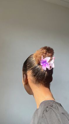 Afro With Hair Clips, Fancy Claw Clip Hairstyles, Clip Aesthetic, Small Products, Curly Styles, Cute Natural Hairstyles, Quick Weave Hairstyles