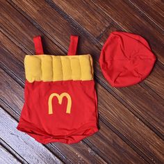 McDonalds fries baby costume includes romper and hat ( both 100%cotton)  Perfect for themed birthday party or Halloween. This product is made to order so we can make any changes. Rompers and hats are completely machine washable (Please wash inside out, on cold temperature) Photoshoot Clothing, Mcdonalds Fries, Clever Costumes, Baby Kostüm, Small Fry, Baby Costume, Newborn Clothes, First Birthday Outfit, Dress Cake