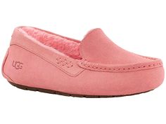 UGG Ansley - Women's Slippers : Pink Blossom : The Ansley slipper from UGG® offers the ultimate in luxury and comfort. Please keep in mind that blemishes can occur with natural suede. Please check out the UGG for care info. Water-resistant Silkee suede uppers feature moc toe stitching and beef roll. Easy slip-on style slipper. Luxuriously lined with UGGpure wool for a breathable and warm environment. Plush UGGpure wool cushioned footbed for lasting comfort. Durable and flexible rubber outsole is Pink Rose Ugg Slippers, Pink Ugg Slippers Nordstrom, Ugh Slippers Pink, Ugg Slippers Aesthetic, Slippers Aesthetic, Pink Ugg Slippers, Beef Roll, Pink Uggs, Moccasin Slippers