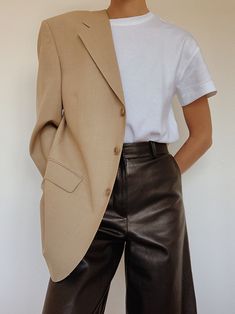 Outfit Ideas with a Blend of Trends & Timeless Pieces :: This Is Glamorous Minimal Stil, Leather Culottes, Work Outfit Inspiration, Beige Blazer, Looks Chic, Vintage Vogue, Publishing House