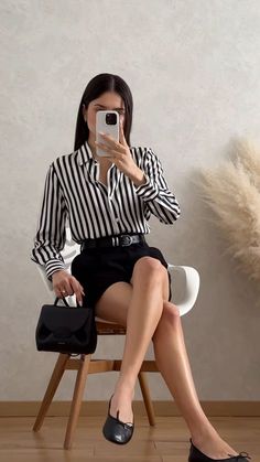 Old Money Smart Casual, Concert Outfit Beach, Short Outfits Summer, City Outfits Summer, Bold Office, Summer Fashion Outfits Beach, Short Elegantes, Relaxed Woman, Rich Women Lifestyle