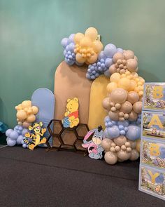 winnie the pooh balloon arch and decorations