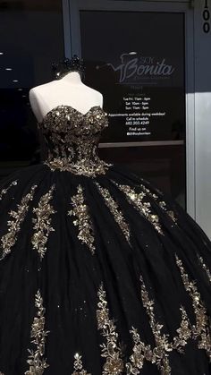 Quinceanera Dresses Drawing, Prom Dress Black And Gold, Dresses Quinceanera Black, Quinceanera Dresses With Corset, Quinceañera Black Dress, Black And Champagne Quince Dress, Black Dress Quince, Black Gold Quinceanera Dresses, Dark Quince Theme