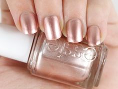 Essie Penny Talk Essie Penny Talk, Rose Gold Nail, Rose Gold Nail Art, Rose Gold Nail Polish, Rose Gold Nails Design, Fall Nail Polish, Inspiration Nails, Nail Polish Colors Fall, Gold Nail Polish