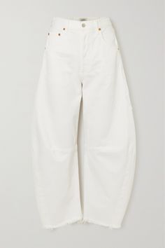 Citizens of Humanity's 'Horseshoe' jeans are named for their curved leg shape. They're cut for a relaxed fit and come in a 'Jicama' wash that'll prove endlessly versatile. The brand suggests taking a size down if you prefer a higher and closer fit. Jenna Lyons, Long Pencil Skirt, White Jeans Outfit, White Flares, Cargo Pants Outfit, High Rise Wide Leg Jeans, Spring Forward, Citizens Of Humanity, Curator Style