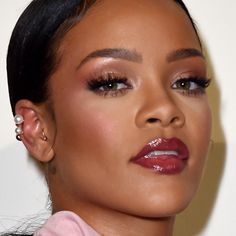 Rihanna Inspired Makeup, Rihanna Makeup Looks Natural, Rhianna Makeup Looks, Rihanna Eye Makeup, Rihanna Makeup Natural, Beyonce Makeup Looks, Rihanna Makeup Looks, Beyoncé Makeup, Rhianna Makeup