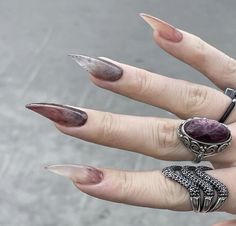 Green Claw Nails, Claw Nails Designs Stilettos, Dark Whimsical Nails, Claws Nails Designs, Goth Jewelry Aesthetic, Romantic Goth Nails, Goth Stiletto Nails, Goth Nails Grunge, Goth Nail Ideas