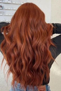 42+ Copper Hair Ideas (Red, Honey, Ginger and more) - Real Beauty School Ginger To Red Hair, Red Color Hair Dye, Redhead Colors Hair, Auburn Hair Color Shades Eq, Melted Copper Hair, Chocolate And Ginger Hair, Copper Hair And Makeup, Ginger Haircut Ideas, Ginger Fall Hair