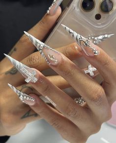 Stiletto Nails Charms, Xl Stilleto Acrylic Nails, Exotic Stiletto Nails, Stiletto Nails White, Bling Stiletto Nails, Black French Tip Nail, Acrylic Nails Stiletto, Black French Tip, Stilleto Nails Designs