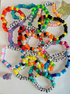 Kandi Phrases, Bracelet Ideas Pony Beads, Kandi Singles Ideas, Kandi Bracelets Rave, Kandi Inspiration, Kandi Singles, Kandi Rave, Rave Jewelry, Kandi Beads