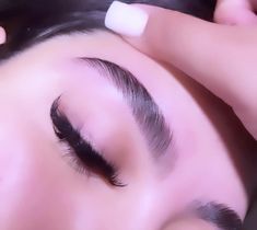 lush eyebrows🙌🏽 #beauty #eyebrows #perfect Eyebrow Business Aesthetic, 2017 Eyebrows, Slick Eyebrows, Feminine Eyebrows, Fresh Eyebrows, Upward Eyebrows, Eyebrows Fluffy, Soft Arch Eyebrows, Getting Eyebrows Done