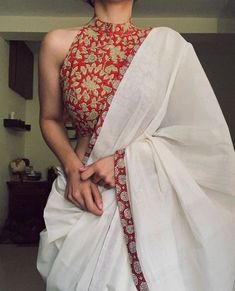 Classy Saree Look, White Cotton Saree, Classy Saree, Linkedin Photo, White Sari, Reception Outfits, Ethnic Wears, Cotton Saree Blouse Designs