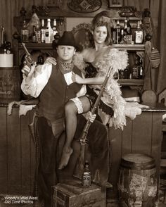 Wild West Party Theme, Old Time Photos, Wild West Party, Western Photo, Vintage Photo Booths, Western Photography, Antique Photography, Western Parties