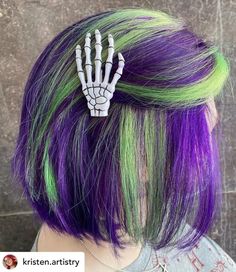 Gorgeous purple and green hair color for Halloween. Are you ready to get spooky? Whether you're looking for fun hairstyles for Halloween or Halloween hair color ideas, you'll get some serious hair inspo from this post! Here are 31 of the coolest, most creative Halloween hairstyles on the planet! Orange Purple Green Black Hair, Short Halloween Hair Color, Green Roots Purple Hair, Purple Hair With Green Highlights, Halloween Hair Short, Halloween Inspired Hair Color