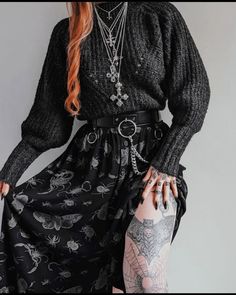 Witchy Black Outfit, Comfy Goth Aesthetic, Gothic Holiday Outfit, Fall Dark Feminine Outfits, Gothic Comfy Outfits, Witchy Clothes Aesthetic Modern, Winter Witch Aesthetic Fashion, Cosy Goth Outfits, Dark Earthy Witchy