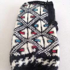 Cozy Hand Knitted Socks, Cozy Hand Knitted Yarn Socks, Cozy Hand-knitted Yarn Socks, Hand Knitted Yarn Socks For Winter, Nordic Style Hand Knitted Winter Socks, Hand Knitted Nordic Style Winter Socks, Cozy Black Hand Knitted Pattern, Handmade Yarn Socks For Winter, Cozy Warm Knitting Pattern