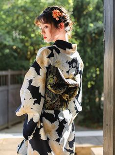 ❤︎Moonlight Flower Mode Yukata❤︎ Kimono Styles, Traditional Japanese Kimono, Mode Kimono, Yukata Kimono, Kimono Yukata, Casual Kimono, Beautiful Kimonos, Womens Kimono, Long Kimono