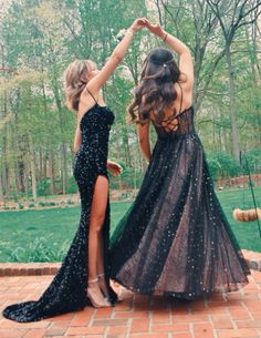 #prom#blackdressesforwomen #promdresseslong #prompictureposes #besties Prom Picture Poses For Girlfriends, Prom Girls Friends, Prom Inspiration Pictures, Best Friend Prom Photos, Bsf Prom Pictures, Prom Photoshoot With Friends, Prom Pic Poses Friends, Prom Picture Friends, Winter Formal Photoshoot Ideas