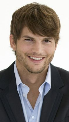 Ashton Kutcher Hair, Men Straight Hairstyles, Male Portrait Poses, People Videos, Dark Brown Hair Color, Haircuts Straight Hair