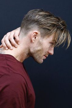 Curtain Haircut, Men Haircut Undercut, Middle Part Hairstyles, Mens Haircuts Short, Middle Part