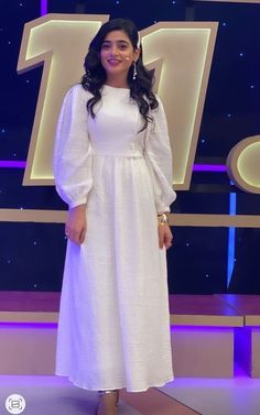 White Frocks For Women Western, White Long Frock, Pakistani Actress Dresses, Eid Shopping, Latest Maxi Dresses, Maxi Dress Designs, Frock For Women, Pakistani Fancy Dresses, Pakistani Dresses Casual