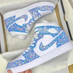 Triple white Air Jordan 1 mids featuring the prettiest colorway! Lowest price you’ll find for authentic handpainted Jordans All sizes available! The size may be converted to youth/men’s depending on what’s in stock. Authentic, brand new in box. 100% hand painted to perfectionï¸?Waterproof and scratchproof Please make sure that you choose your correct size using Nike’s size guide and you are okay with the shipping time Subscribe to be the first to know when I list new customs! Cute Jordans, Jordan 1 Mids, Bedazzled Shoes