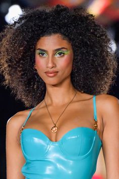 Black Hair Types, Statement Makeup, Full Coverage Makeup, Versace Spring, Big Curly Hair, Vogue Beauty, Donatella Versace, 1990's Fashion