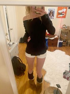 Black Socks Outfit, Chic Wardrobe Essentials, Uggs Brown, Brown Uggs, Sweater Off The Shoulder, Socks Outfit, Off The Shoulder Shirt, Fashion Everyday, Downtown Outfits