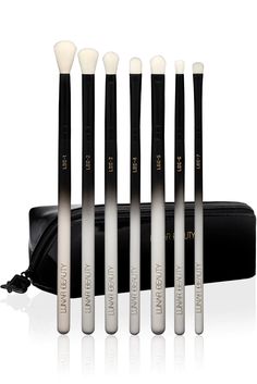 Amazing, high quality synthetic brushes! Not only are they cruelty free but they are SO SOFT with crimped brush hairs to mimic natural hair! That ombre handle? Iconic! This set is complete with a gorgeous easy to clean black makeup bag that can fit all your essential glam goodies and then some! Perfect for the everyday Lunar Beauty, Ideal Makeup, Eyeshadow Brush Set, Black Makeup Bag, Facial Contouring, Beauty Gift Card, Eye Brushes Set, Beauty Brushes, Cosmetic Design