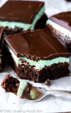 there are three pictures of chocolate cake with green frosting on top and one is cut in half